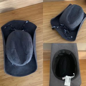 Girls Grey suede hat
Girls size 7-8